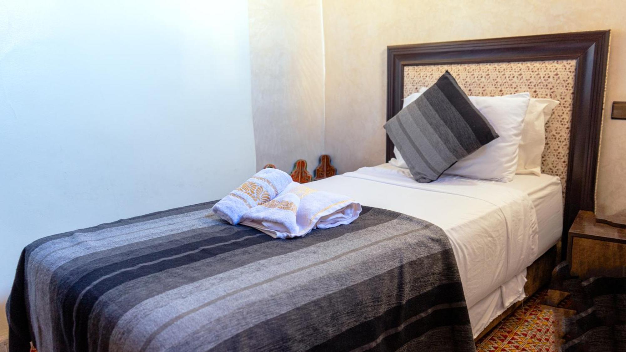 Riad Dar El Ouedghiri Fès Extérieur photo
